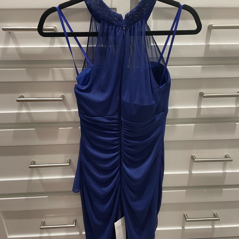 Beautiful short dress.
